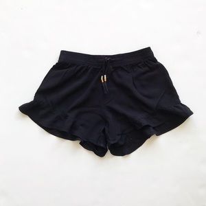 Old Navy black ruffle hem soft shorts  EUC M(8Y)